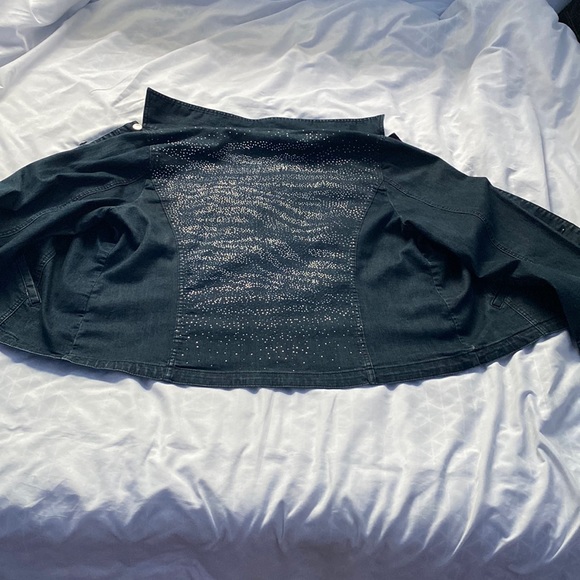 Nice jean jacket with stones on the shoulder and the whole back - Picture 2 of 2